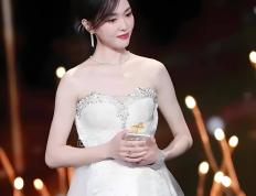 米兰体育-圈内八卦：女足比赛中的明星球员恋情曝光