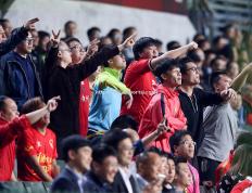 米兰体育-精彩比赛现场，球员们实力拼搏，为胜利而战
