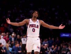 米兰体育-NBA球员们在赛场上的飒爽英姿