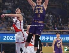 米兰体育-江苏男篮与四川队较量，看谁能获得胜利？